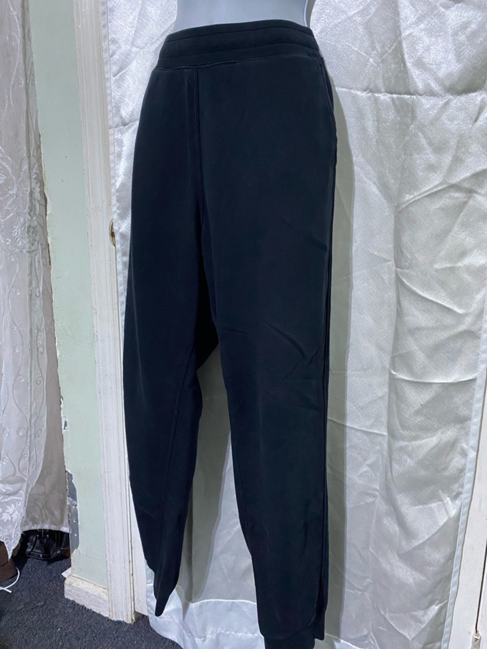 Uniqlo Men's Black Jogger Pants - Classic Comfort